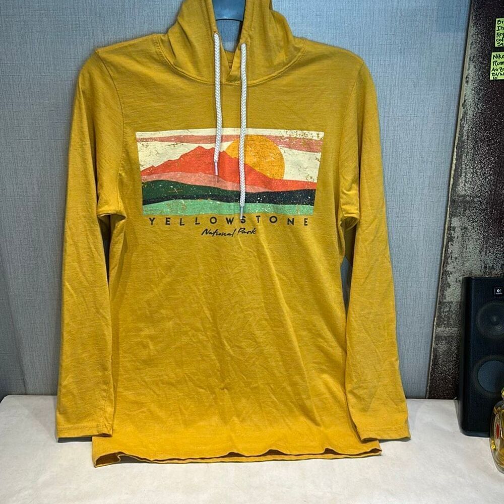 Yellowstone National Park Tshirt Hoodie Lightweight Long Sleeve Yellow Sz Small